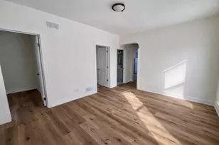 393 Wellington Ave, Elgin, IL 60120 - Photo 3