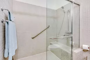 931 W Newport Ave, Chicago, IL 60657 - Photo 11