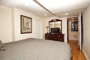 931 W Newport Ave, Chicago, IL 60657 - Photo 11