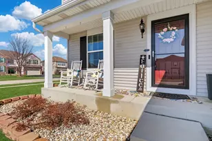 201 Springwood Drive, Woodstock, IL 60098 - Photo 5