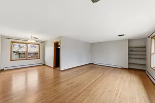 11042 S Ave N, Chicago, IL 60617 - Photo 5