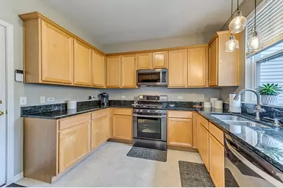 2172 Sunrise Circle, Aurora, IL 60503 - Photo 9