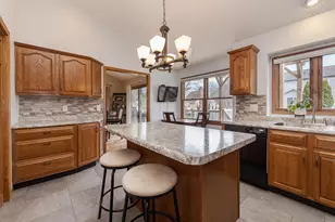 8627 Oakmont Rd, Bloomington, IL 61705 - Photo 13