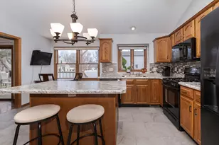 8627 Oakmont Rd, Bloomington, IL 61705 - Photo 15