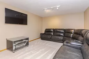 8627 Oakmont Rd, Bloomington, IL 61705 - Photo 37