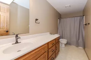 8627 Oakmont Rd, Bloomington, IL 61705 - Photo 41