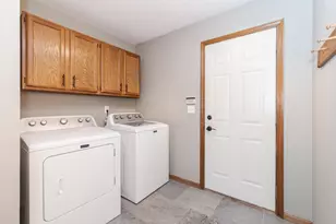 8627 Oakmont Rd, Bloomington, IL 61705 - Photo 21