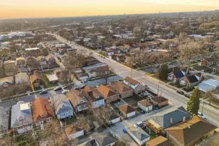 8305 S Paxton Ave, Chicago, IL 60617 - Photo 25