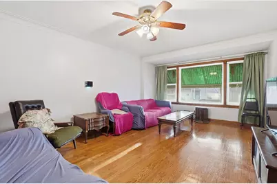 8305 S Paxton Avenue, Chicago, IL 60617 - Photo 3