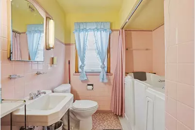 8305 S Paxton Avenue, Chicago, IL 60617 - Photo 9