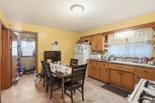 8305 S Paxton Ave, Chicago, IL 60617 - Photo 33