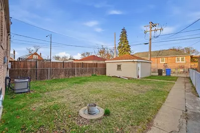 8305 S Paxton Avenue, Chicago, IL 60617 - Photo 15