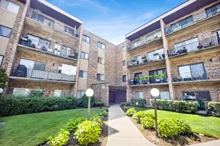 725 W Huntington Commons Rd, Mount Prospect, IL 60056 - Photo 1