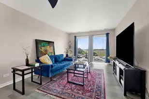 725 W Huntington Commons Rd, Mount Prospect, IL 60056 - Photo 11