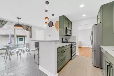 211 Edgewater Drive, Bloomingdale, IL 60108 - Photo 3