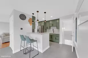 211 Edgewater Dr, Bloomingdale, IL 60108 - Photo 7