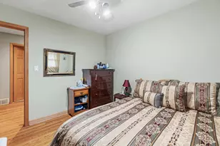 9226 Kilbourn Ave, Skokie, IL 60076 - Photo 17