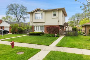 9226 Kilbourn Ave, Skokie, IL 60076 - Photo 3