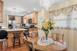 9226 Kilbourn Ave, Skokie, IL 60076 - Photo 9