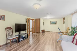 9226 Kilbourn Ave, Skokie, IL 60076 - Photo 35