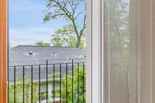 9226 Kilbourn Ave, Skokie, IL 60076 - Photo 31