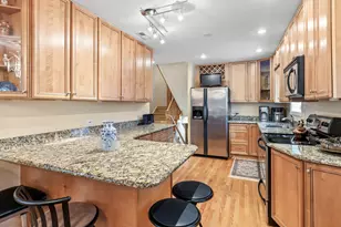9226 Kilbourn Ave, Skokie, IL 60076 - Photo 11