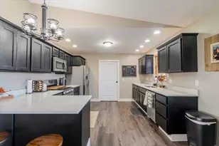 1388 E 2950 North Rd, Mansfield, IL 61854 - Photo 13