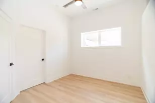 2042 W Irving Park Rd, Chicago, IL 60618 - Photo 9