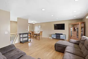 130 N Horner Ln, Mount Prospect, IL 60056 - Photo 5