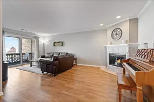 7215 Willow Way Ln, Willowbrook, IL 60527 - Photo 3