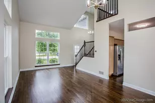 305 W Applegate Ct, Round Lake, IL 60073 - Photo 3