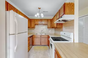1545 W Stonehenge Dr, Sycamore, IL 60178 - Photo 7
