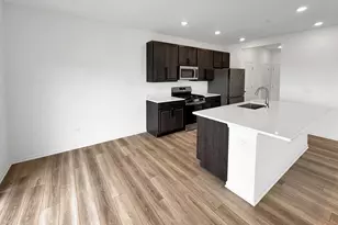 1135 White Oak Cir, Crystal Lake, IL 60012 - Photo 3