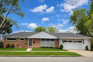 6803 N Keeler Ave, Lincolnwood, IL 60712 - Photo 1