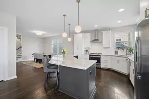 142 Roman Ln, Hawthorn Woods, IL 60047 - Photo 5