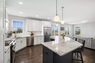 142 Roman Ln, Hawthorn Woods, IL 60047 - Photo 3