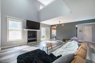 229 Spring Point Dr, Carpentersville, IL 60110 - Photo 9