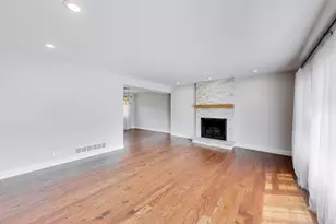 504 W Berkley Dr, Arlington Heights, IL 60004 - Photo 7