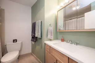 3930 N Pine Grove Ave, Chicago, IL 60613 - Photo 9