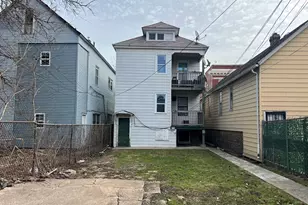 8242 S Houston Ave, Chicago, IL 60617 - Photo 25