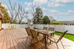 521 Castlewood Ln, Buffalo Grove, IL 60089 - Photo 39