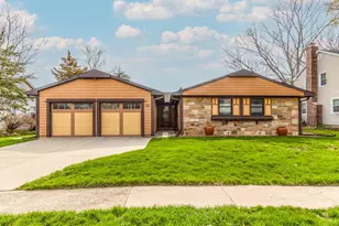 521 Castlewood Ln, Buffalo Grove, IL 60089 - Photo 1