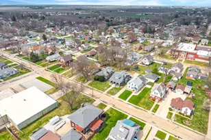 2319 5th St, Peru, IL 61354 - Photo 31