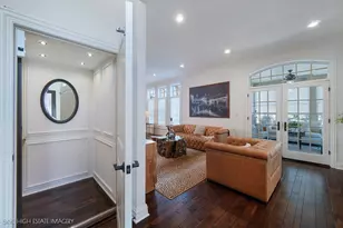 1 Willowcrest Dr, Oak Brook, IL 60523 - Photo 5