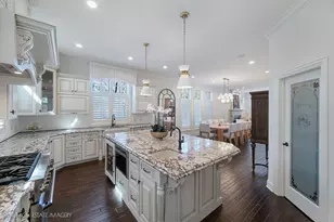 1 Willowcrest Dr, Oak Brook, IL 60523 - Photo 9