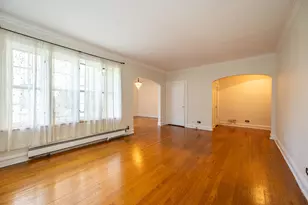 2430 W Greenleaf Ave, Chicago, IL 60645 - Photo 3