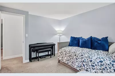 412 Surrey Lane, Lindenhurst, IL 60046 - Photo 21