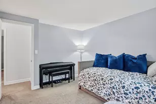 412 Surrey Ln, Lindenhurst, IL 60046 - Photo 21