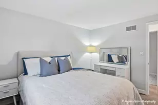 412 Surrey Ln, Lindenhurst, IL 60046 - Photo 23