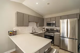 383 Woodview Cir, Elgin, IL 60120 - Photo 9